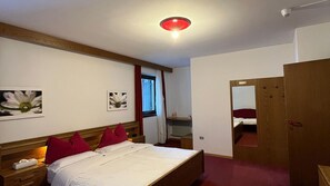 Economy-dobbeltværelse | Pengeskab på værelset, gratis Wi-Fi