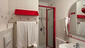 Economy Double Room | Bathroom - Hotel La Baita (Madonna di Campiglio)