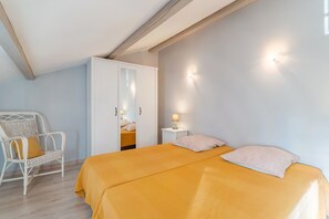 2 chambres, fer et planche à repasser, draps fournis