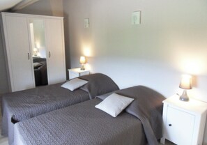 2 Schlafzimmer, Bügeleisen/Bügelbrett, Bettwäsche