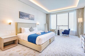 Appartamento Luxury, 1 letto king, aria condizionata, vista mare | Con stile personalizzato, con arredamento individuale, una scrivania