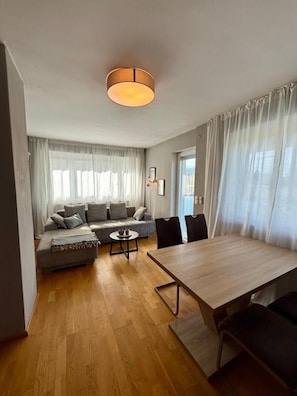 Apartment, 2 Bedrooms, Smoking, Balcony | Living room