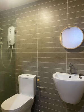 Studio | Bathroom