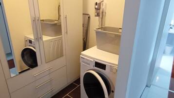 Apartment, 3 Bedrooms, Smoking, Balcony | Interior