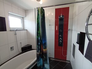 Apartment, 3 Bedrooms, Smoking, Balcony | Bathroom