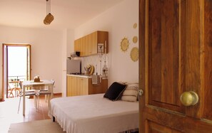 2 bedrooms, desk, free WiFi, bed sheets