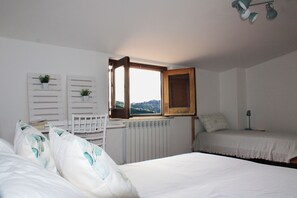 2 bedrooms, desk, free WiFi, bed sheets