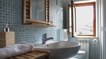 Doccia, asciugacapelli, bidet, asciugamani