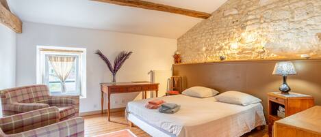 2 bedrooms, WiFi, bed sheets