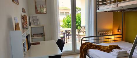2 bedrooms, iron/ironing board, Internet, bed sheets