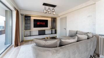 Deluxe Apartment, Mountain View | Living area