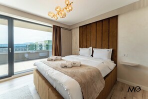 Deluxe Apartment, Mountain View | Premium bedding, down duvets, memory-foam beds, blackout curtains