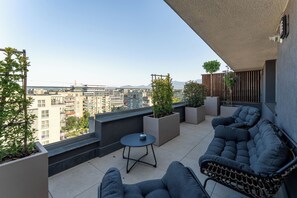 Apartamento luxo, vista para a montanha | Terraço/pátio