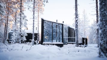 Superior Chalet | Premium bedding, desk, iron/ironing board, free WiFi