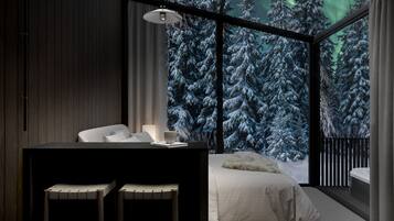 Superior Chalet | Desk, iron/ironing board, free WiFi