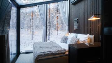 Superior Chalet | Premium bedding, desk, iron/ironing board, free WiFi