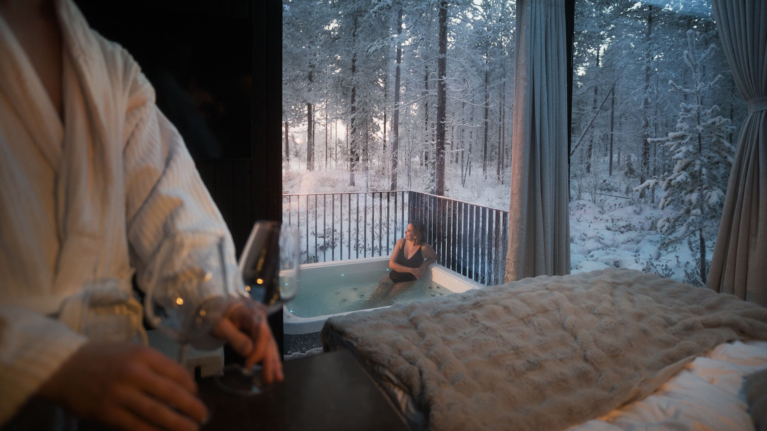 Superior Chalet | Premium bedding, desk, iron/ironing board, free WiFi