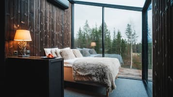 Superior Chalet | Premium bedding, desk, iron/ironing board, free WiFi
