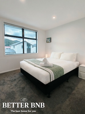 3 bedrooms, desk, iron/ironing board, free WiFi