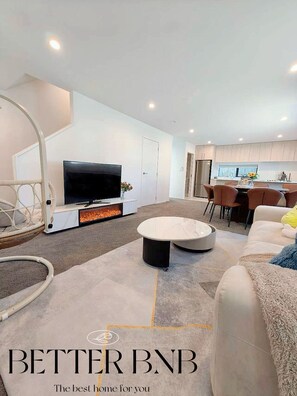Smart TV - Modern & New • 3 Beds • 6 Guests (Upper Hutt)