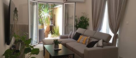 TV connectée, jeux vidéo, livres, médiathèque