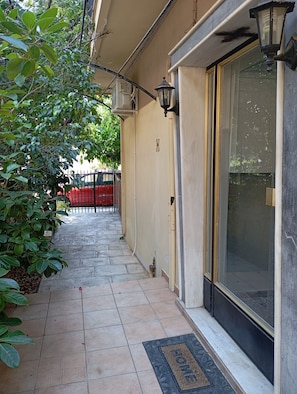 Exterior detail - Home & Garden with free parking close to Olympic Stadium (Nea Ionia)