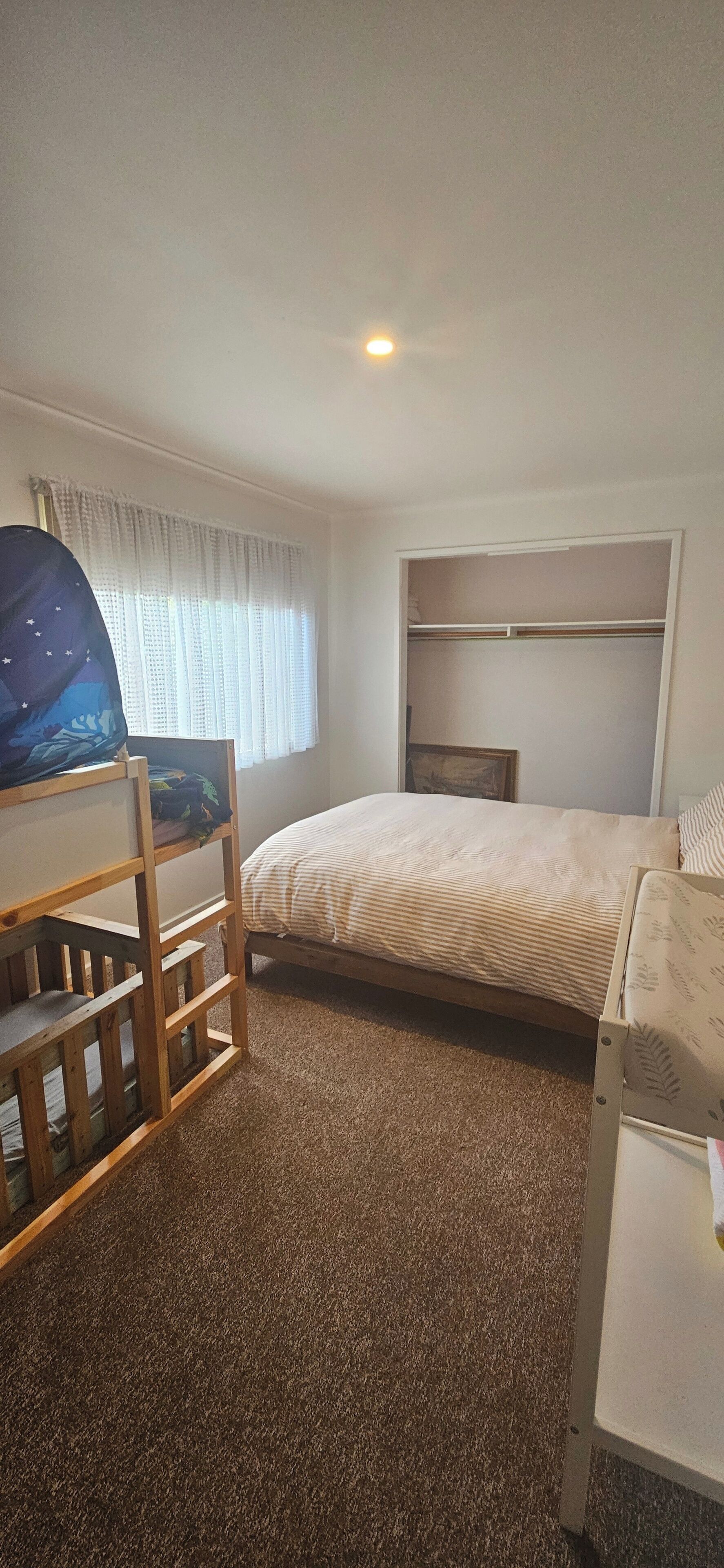 3 bedrooms, WiFi, bed sheets