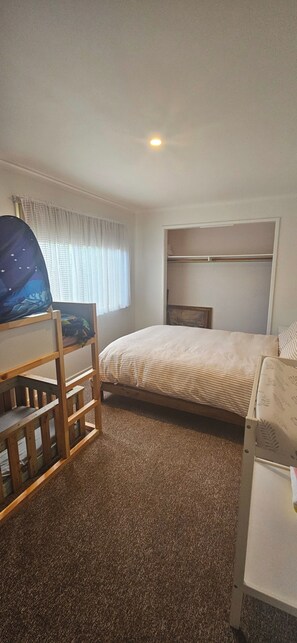 A bedroom with a bunk bed, a desk, and a window with curtains. - A stylish, family and pet friendly beach retreat near everything! (Cowes)