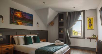 Stylish 2 bed Apt in Exeter - Free parking, Self Check-In! Sleeps 2-4