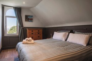Unclassified image, 5 of 14, button - Stylish 2-4 bed Apt- Free parking - Self Check-In (Exeter)