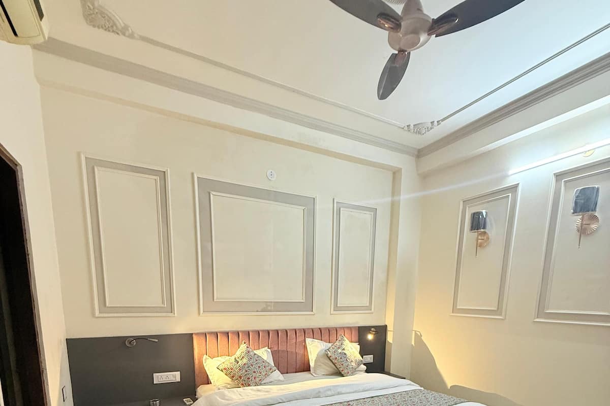 Superior Double Room, Balcony, City View | Egyptian cotton sheets, premium bedding, memory-foam beds