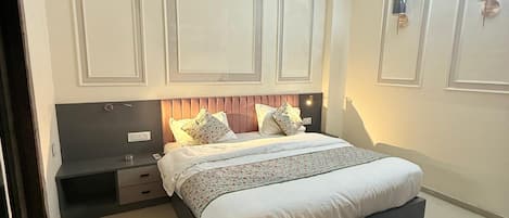 Superior Double Room, Balcony, City View | Egyptian cotton sheets, premium bedding, memory foam beds