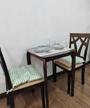 Condo, 1 Bedroom, Accessible | Dining room