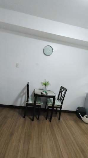 Condo, 1 habitación, con acceso para personas discapacitadas | Comedor