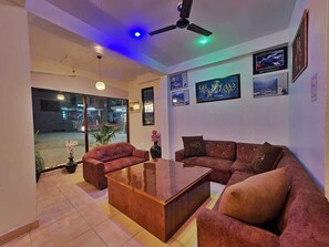 WiFi (無料)