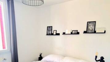 2 bedrooms, WiFi, bed sheets