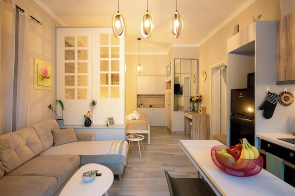 Interior - Peacock's Apartments (Moschato-Tavros)