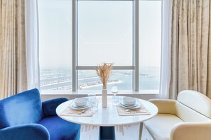 Luxury Studio, Sea View | In-room dining