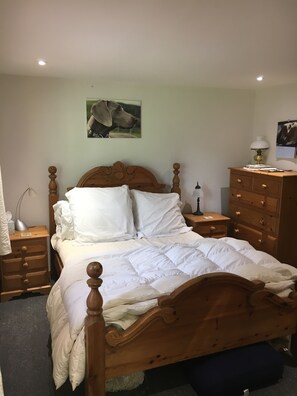 2 makuuhuonetta, silitysrauta/-lauta, Wi-Fi, vuodevaatteet