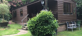 Immaculate, luxury, detached Cabin style accomdation in tranquil setting.