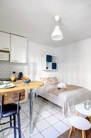 City Studio, 1 Double Bed, Non Smoking | Private kitchen | Espresso maker, coffee/tea maker, electric kettle, toaster