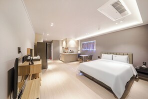 Deluxe Double Room | Desk, free WiFi