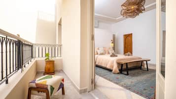 Suite, Non Smoking | In-room safe, blackout drapes, soundproofing, free WiFi