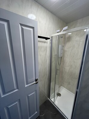 Superior Apartment, Balcony, Garden View | Bathroom - Shamrock Inn  (Cork)