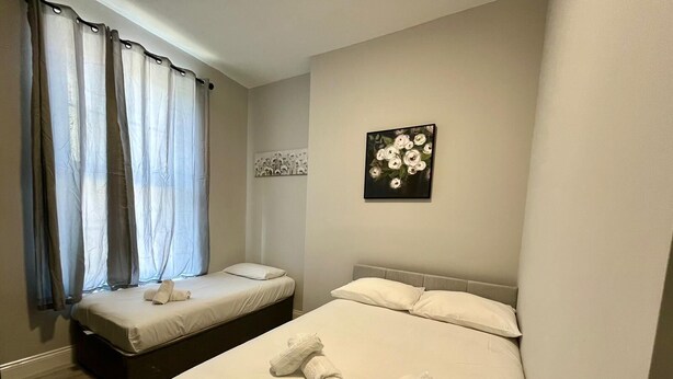 Comfort Triple Room | WiFi (free) - Shamrock Inn  (Cork)