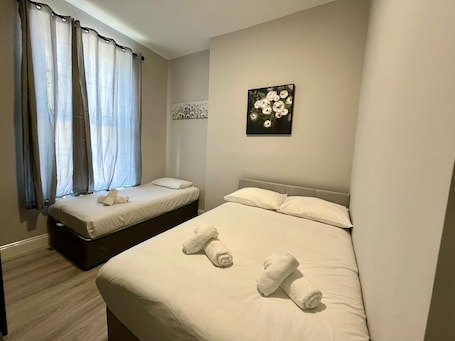 Comfort Triple Room. Shamrock Inn