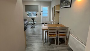 Superior Apartment, Balcony, Garden View | Private kitchen - Shamrock Inn  (Cork)