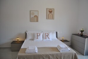 2 camere, una scrivania, ferro/asse da stiro, culla da viaggio