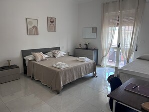 2 bedrooms, desk, iron/ironing board, travel crib - Pompeii Regio: history and relaxation (boscoreale)