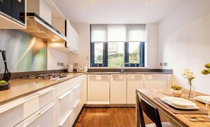 Fridge, microwave, dishwasher, cookware/dishes/utensils